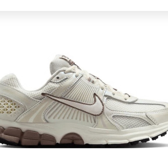 Nike Other - Nike Zoom Vomero 5